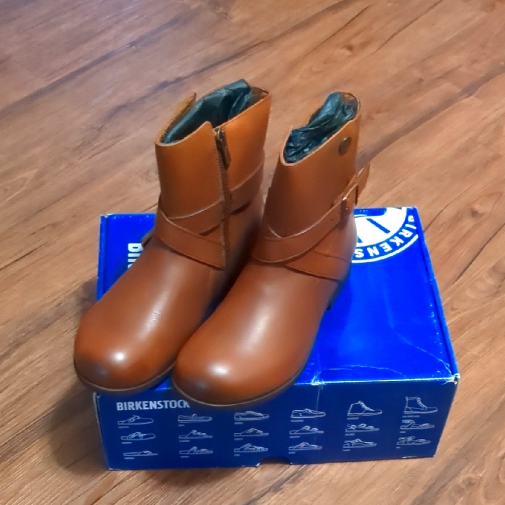 **SOLD*** NIB, Birkenstock Collins
